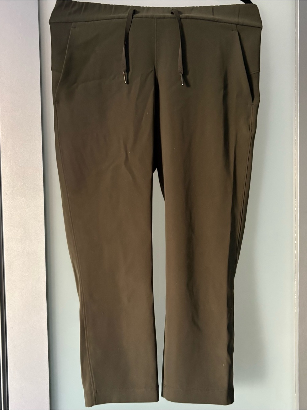 Lululemon Olive Drawstring Active Casual 24” Cropped Pants US 4